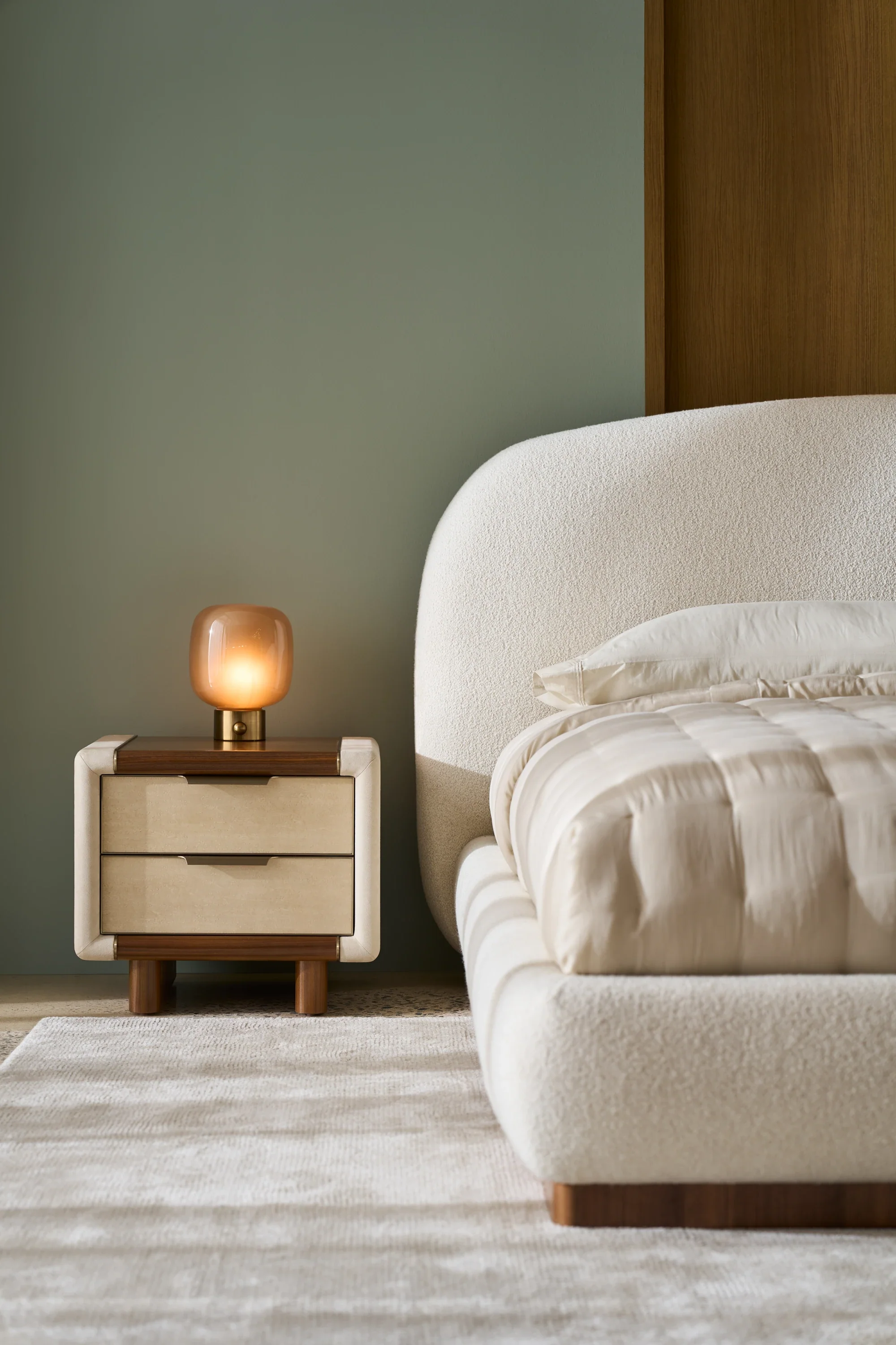 Botero Queen Bed Hb - Image 4