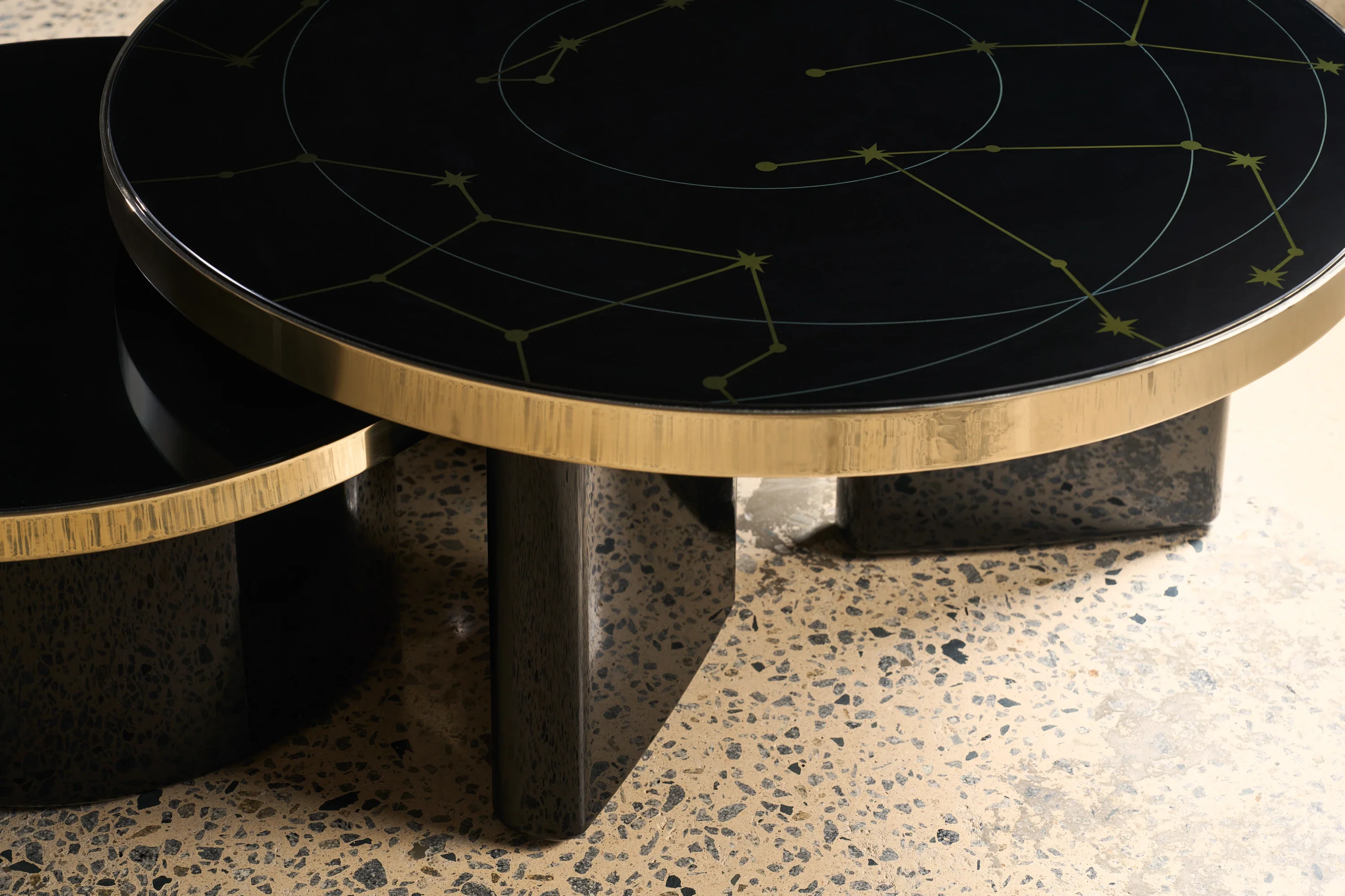 Umbra Lg Cocktail Table - Image 3