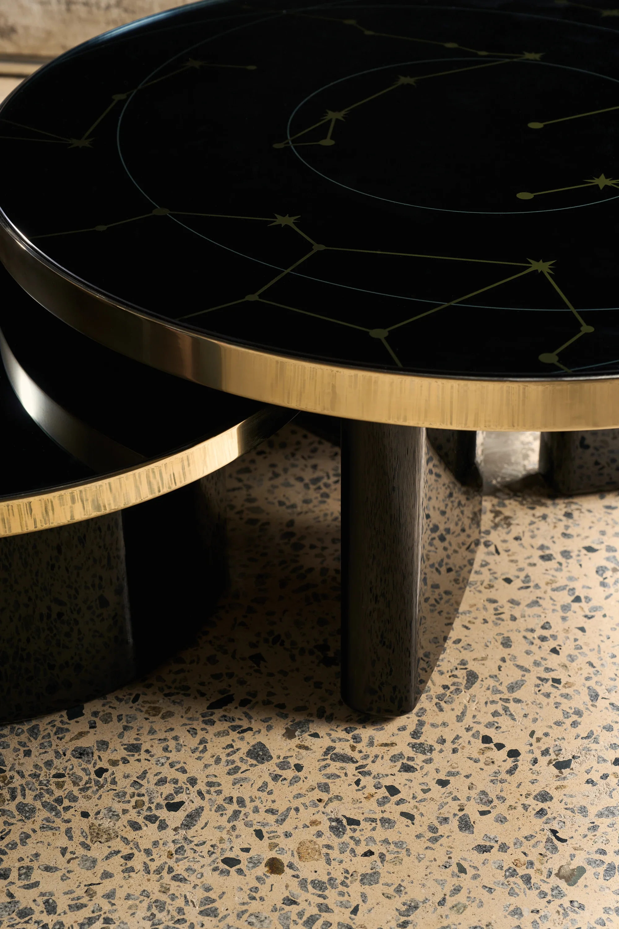 Umbra Lg Cocktail Table - Image 4